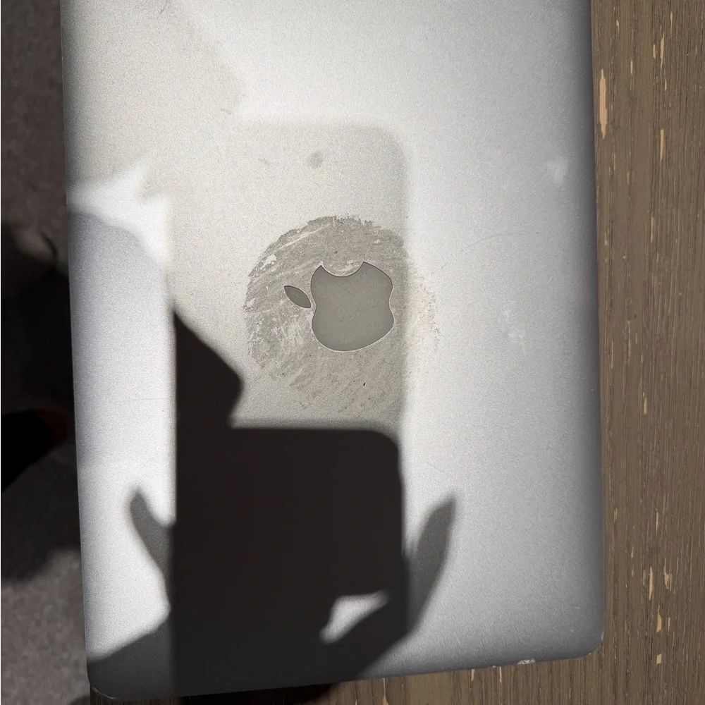 Apple MacBook Air - Sleek Silver Design